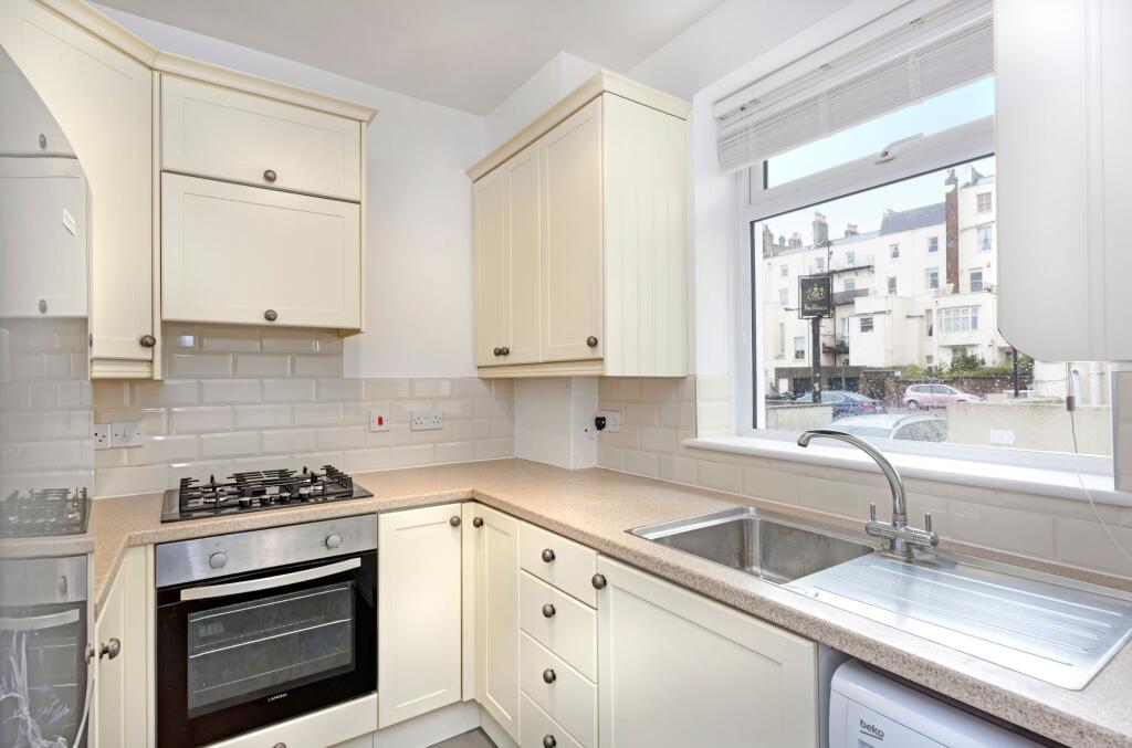 House in Hove, Brighton and Hove - View 3