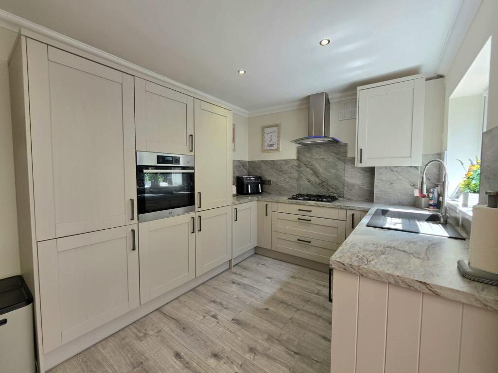 Ty Gwyn Drive, Brackla, CF31 photo 3