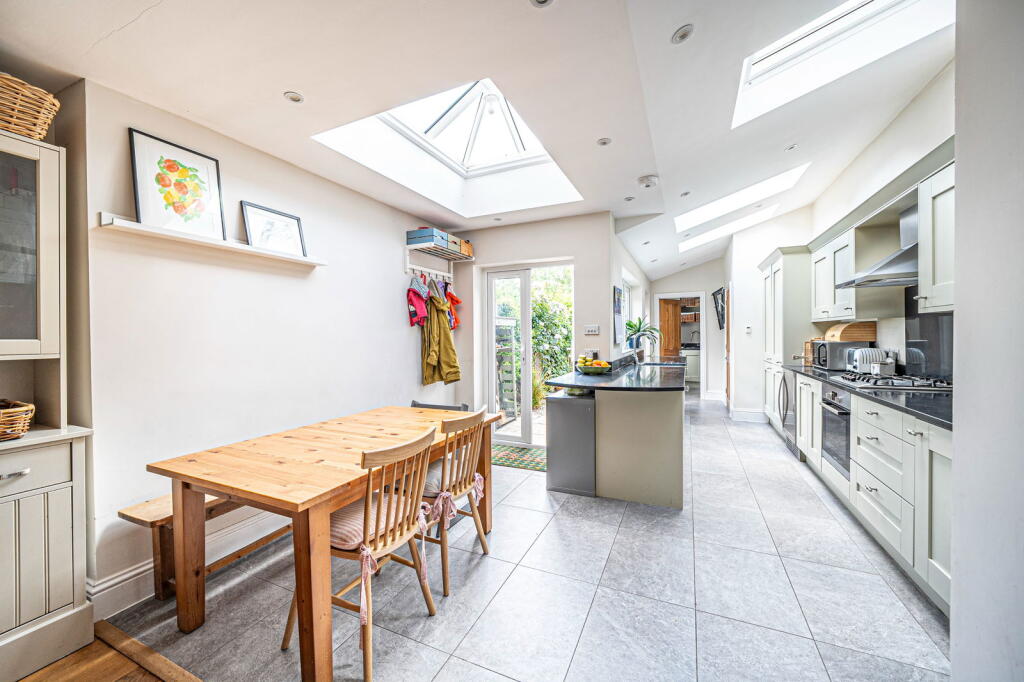 House in Basingstoke and Deane, Whitchurch - View 2