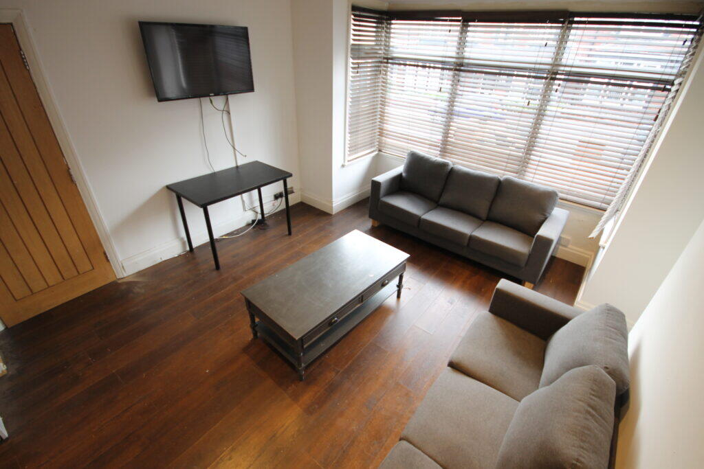 7 bedroom semi-detached house for rent