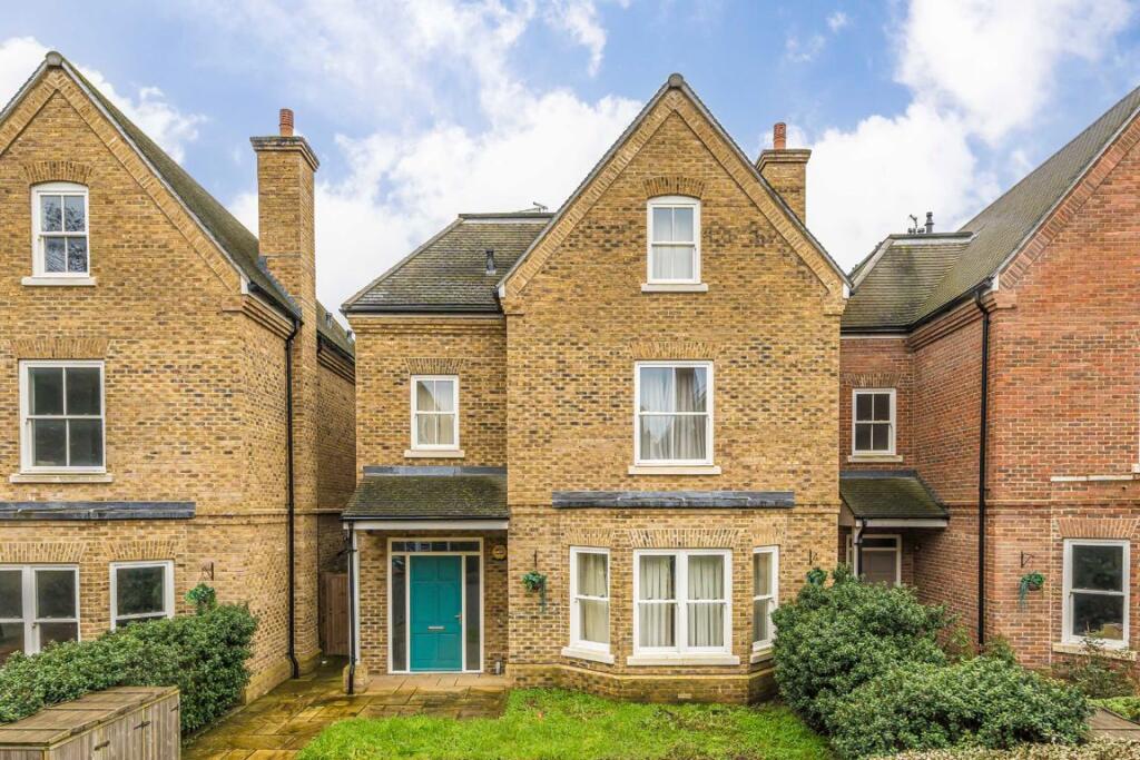 Main image of property: Barrons Chase, Ham