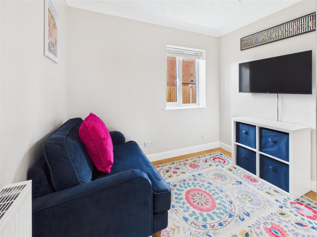 House in Worcester, Lyppard Grange, Warndon - More