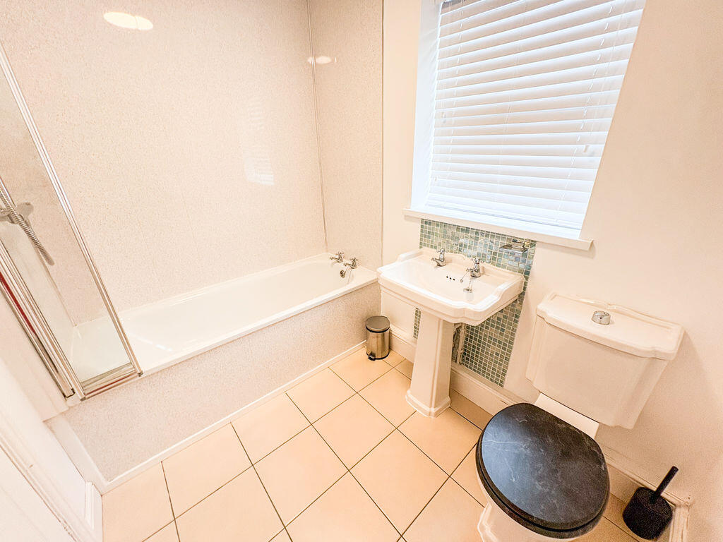 Apartment in Newcastle upon Tyne - View 5