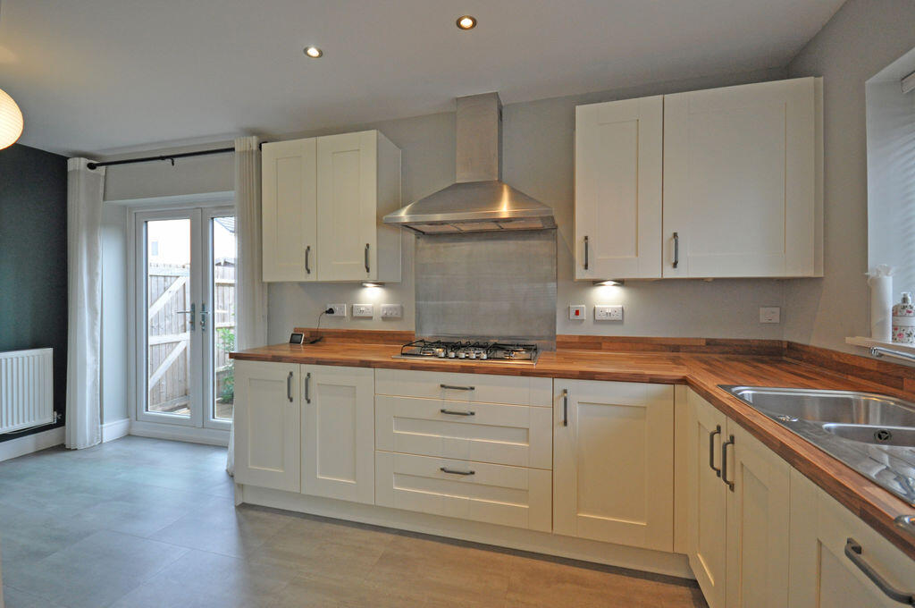 House in Newport - More