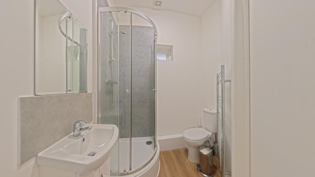 4 bedroom maisonette for rent