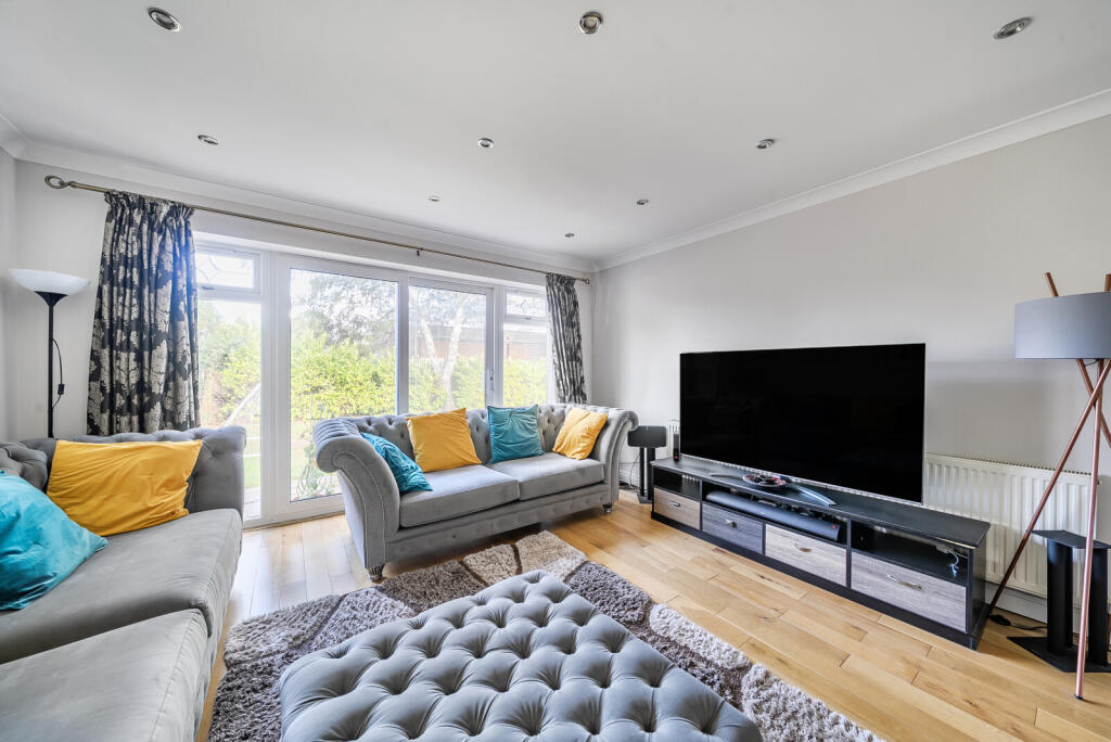 House in West Byfleet, Sheerwater - View 3