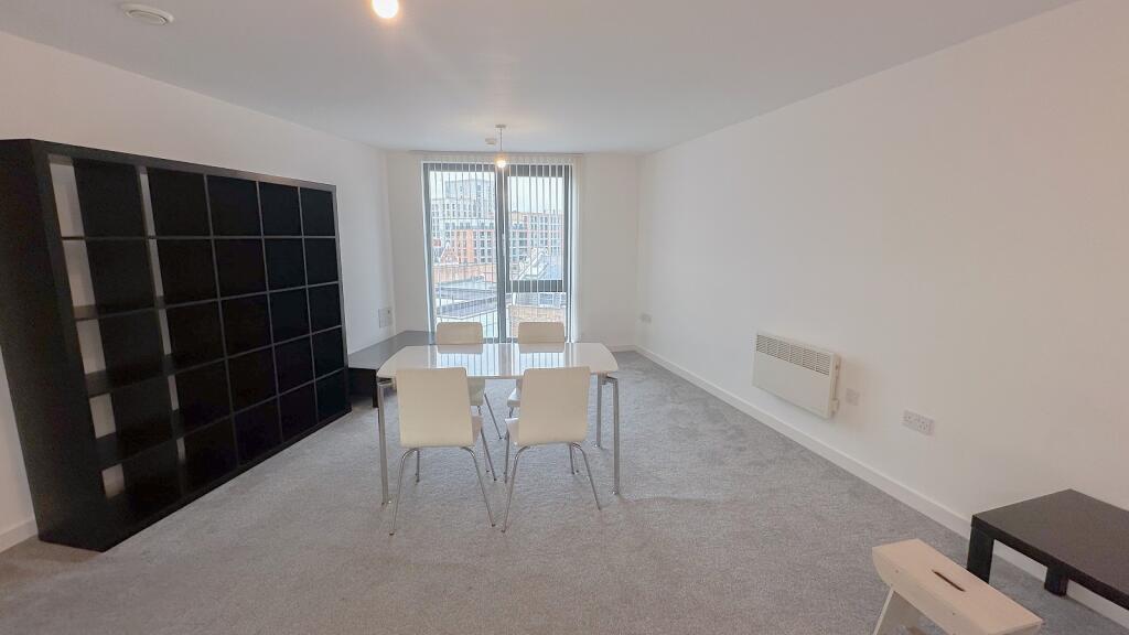 Apartment in Reigate and Banstead, Surrey - View 5