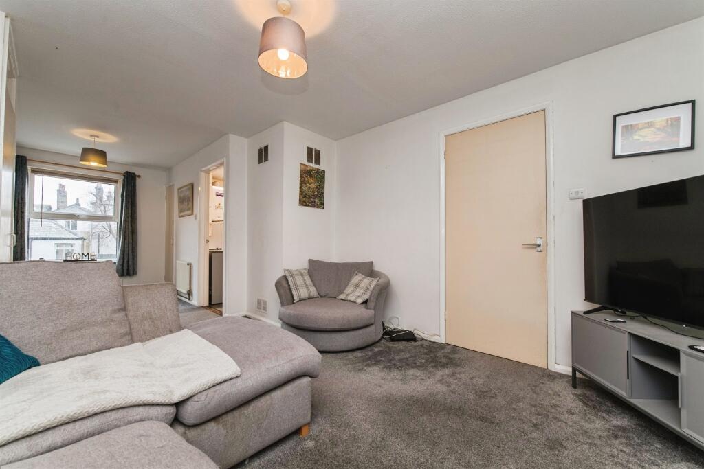 4, Allhallows Court photo 4