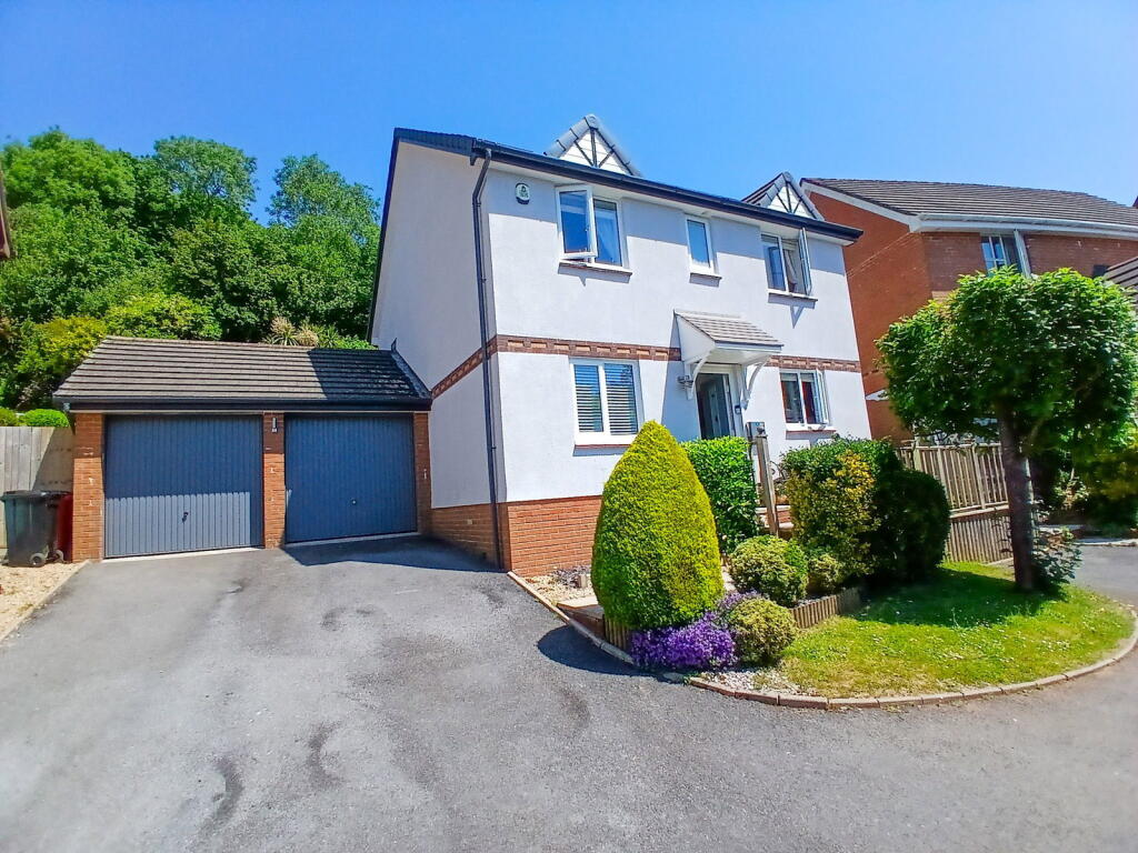 Main image of property: Barn Owl Close, TQ2 7TN