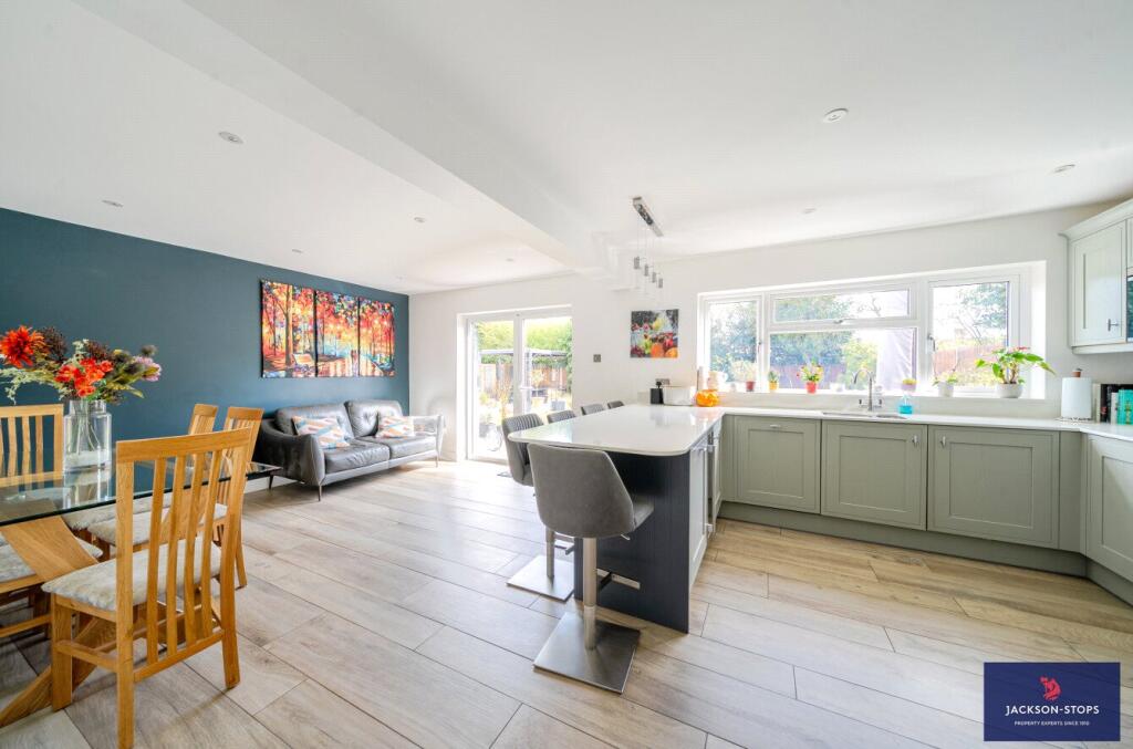 Stratford Close, Toddington, Central Bedfordshire, LU5 photo 4