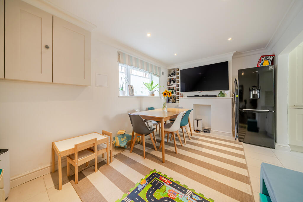 House in Slough - View 4