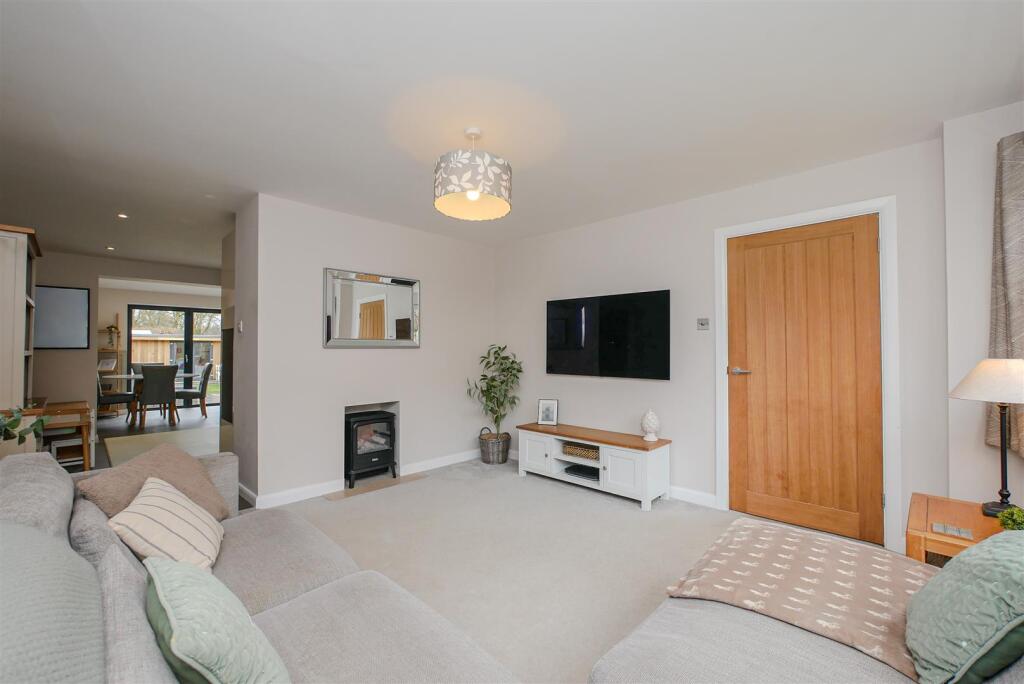 Farm Close, Chalgrove photo 4