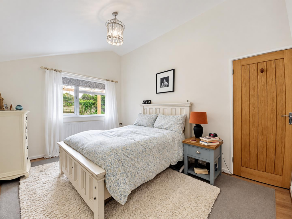 Chestnut Close, Mildenhall photo 4