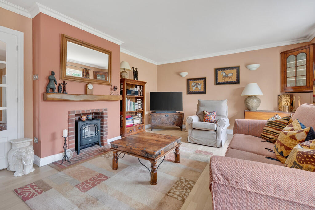 House in Churton - View 5