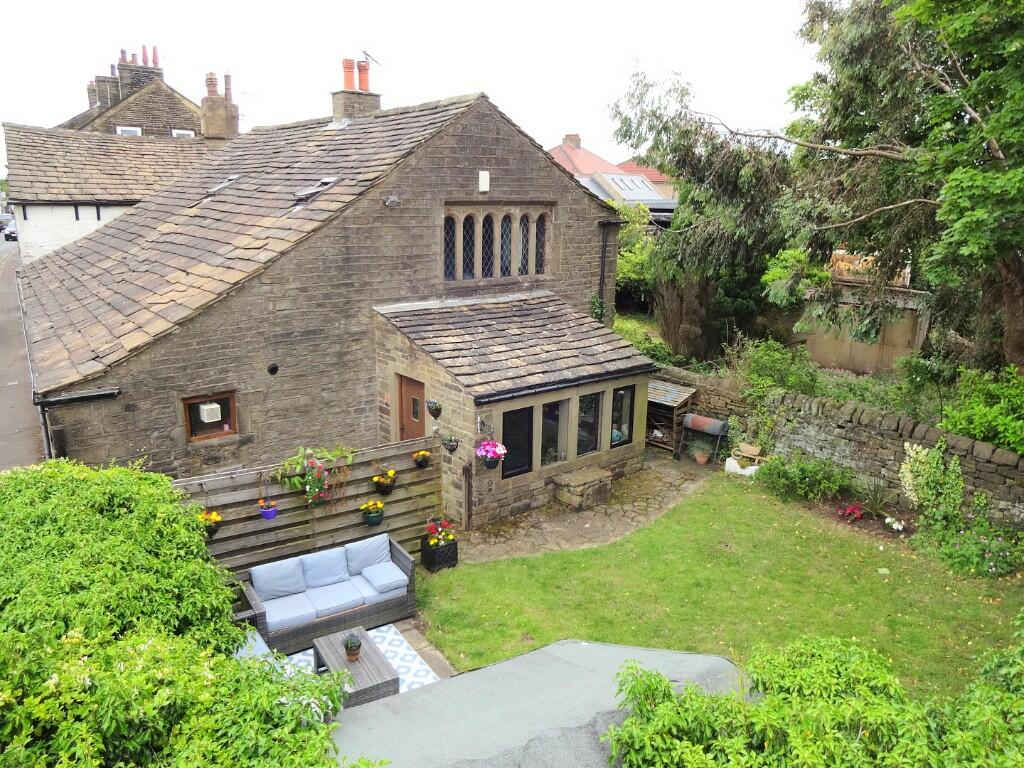 3-bed house on Quaker Cottage, Highroad Well, Halifax, HX2 0AL, £265,000