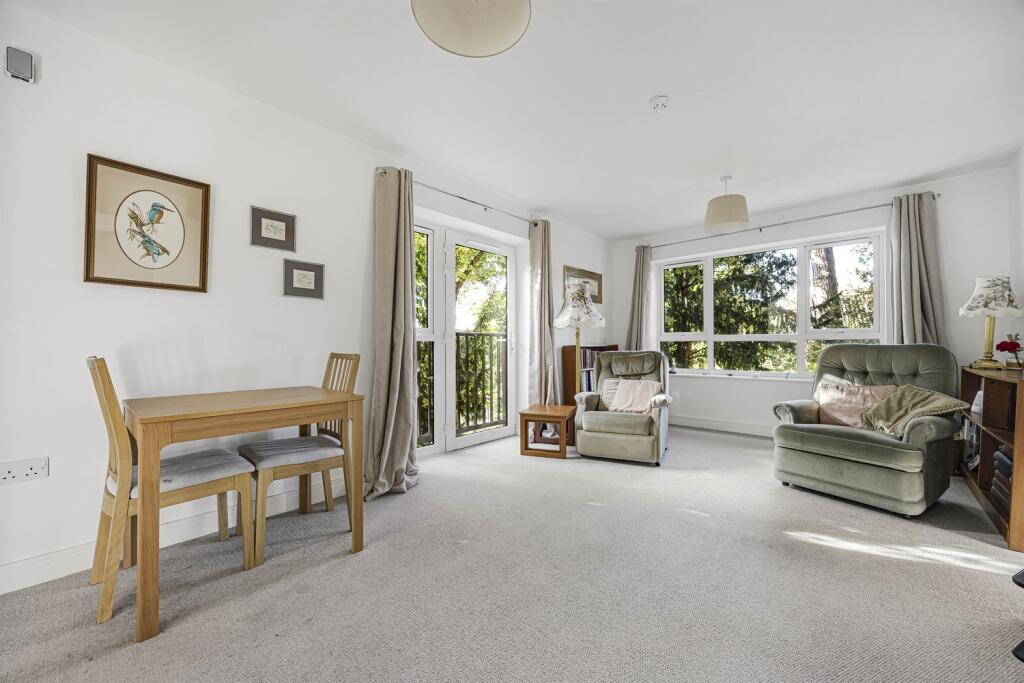 Beechwood Grove, Albert Road, Caversham photo 2