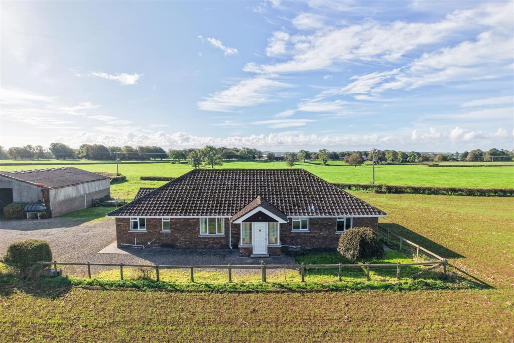 Main image of property: Twmpath Newydd, Colwinston, Cowbridge, Vale of Glamorgan, CF71 7NJ
