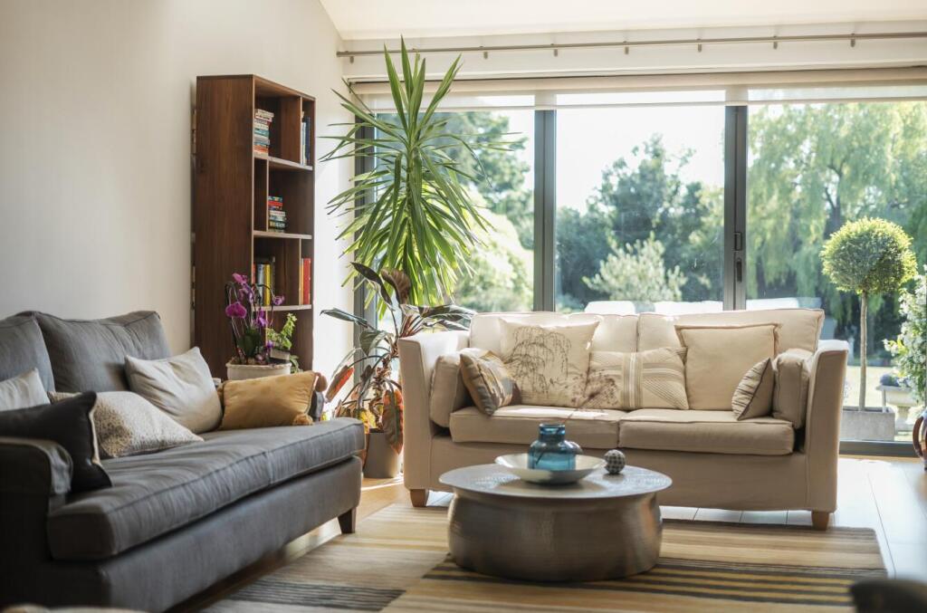 House in Sutton - View 3