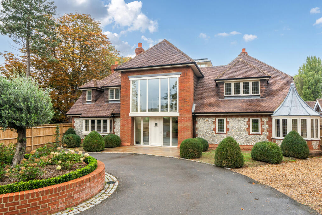 Main image of property: Epsom Road, East Horsley, KT24