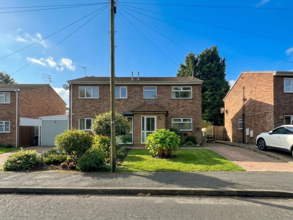 3-bed semi-detached on Jennett Close, Leicester, LE5, £300,000