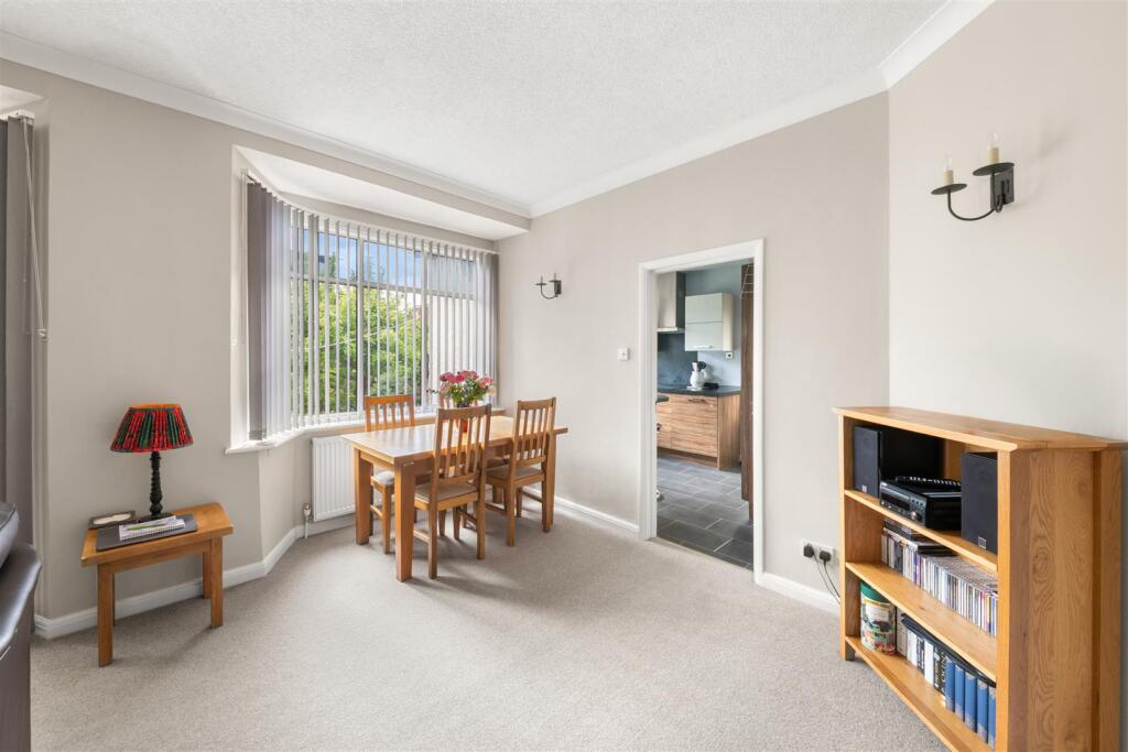 Willow Grove, Ruislip photo 4