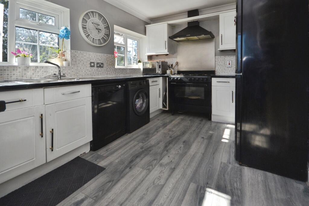 Warren Road, Worthing, BN14 photo 3