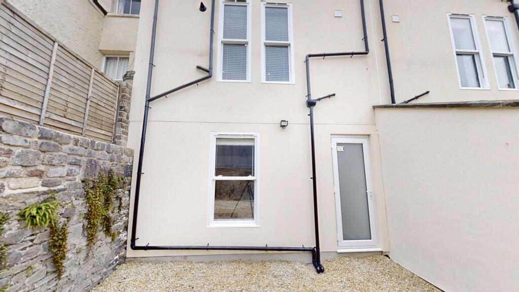 5 bedroom terraced house for rent