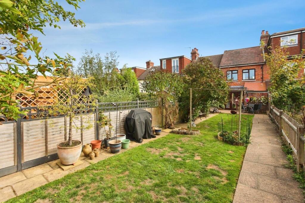 House in Tunbridge Wells, Romford, Pembury - More