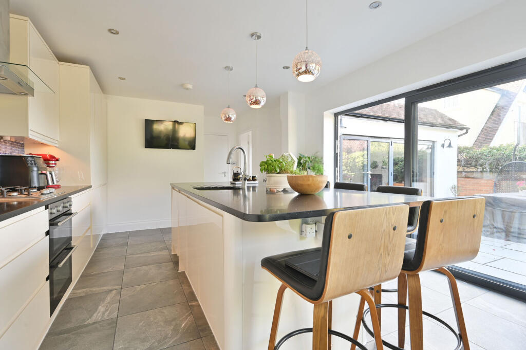 House in Hemel Hempstead - More