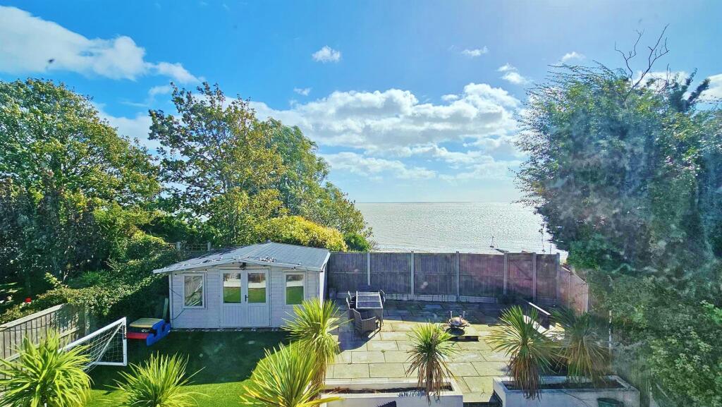 Naze Park Road, Walton-on-the-Naze, Essex photo 2
