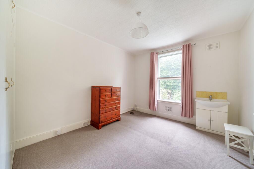 Apartment in London, Bowes Park, Palmers Green - View 5