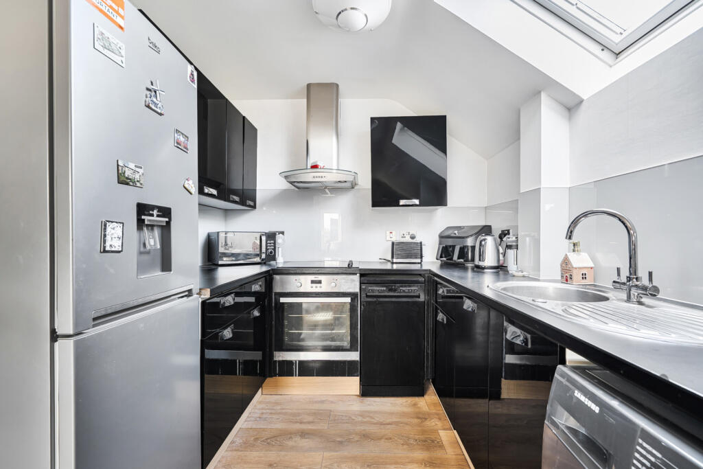 Apartment in Gillingham, Medway - View 2