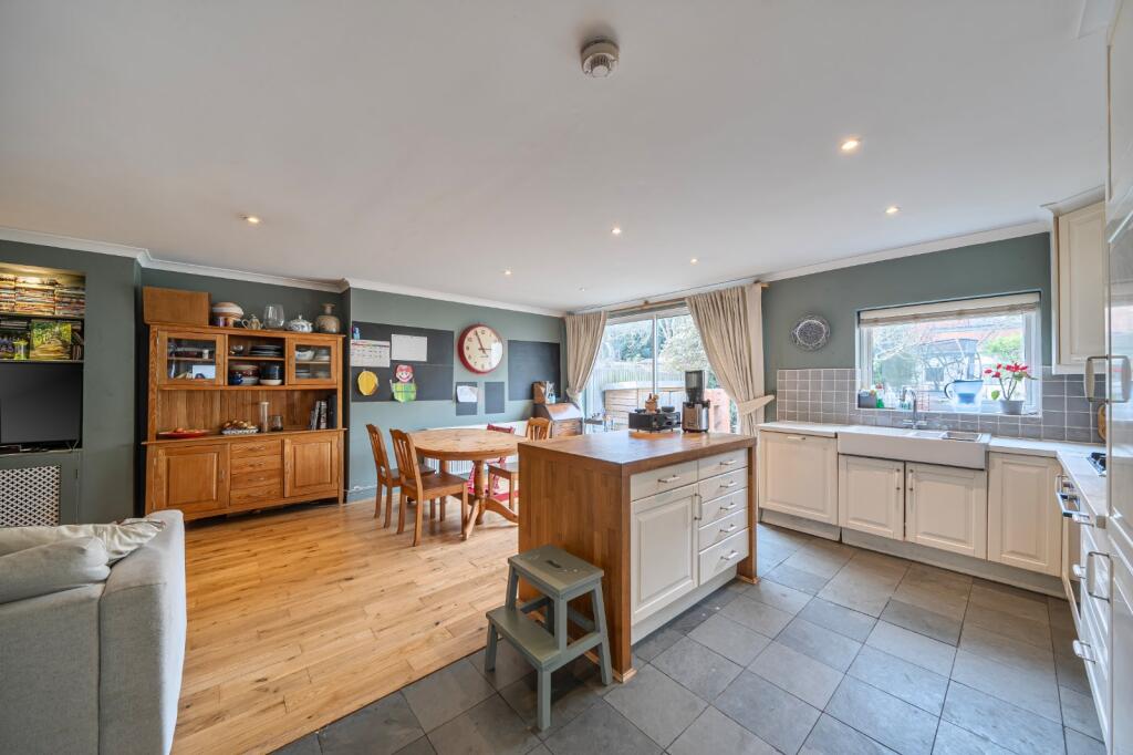Main image of property: The Limes Avenue, London, N11
