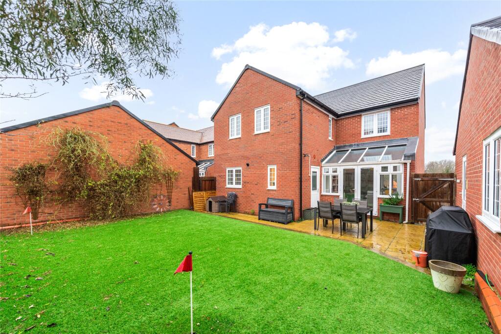 Dace Bank, Biddenham, Bedfordshire, MK40 photo 4