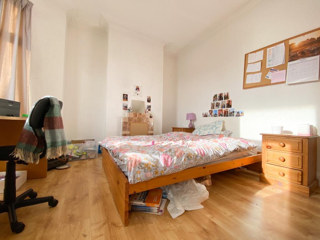 House in Cardiff, Cathays - More