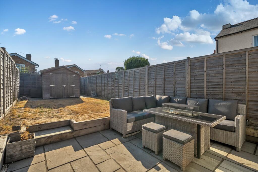 House in Slough, Burnham - More