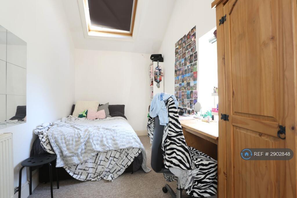 5 bedroom flat for rent