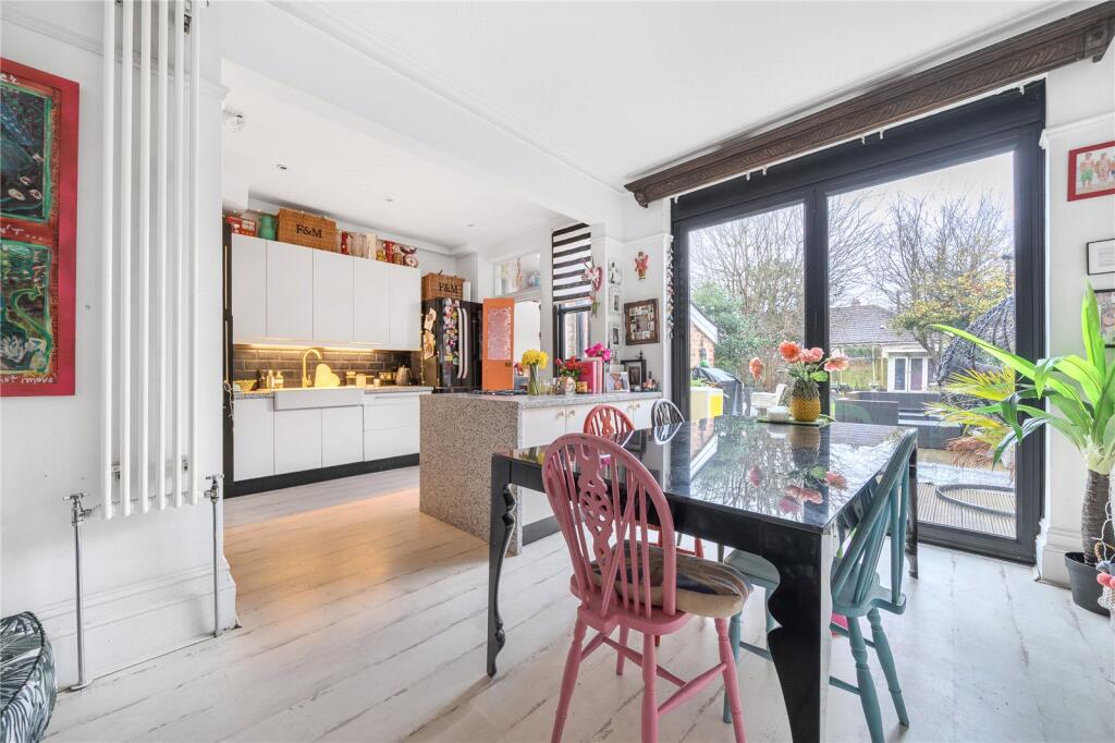 Woodberry Avenue, Winchmore Hill, London, N21 photo 4