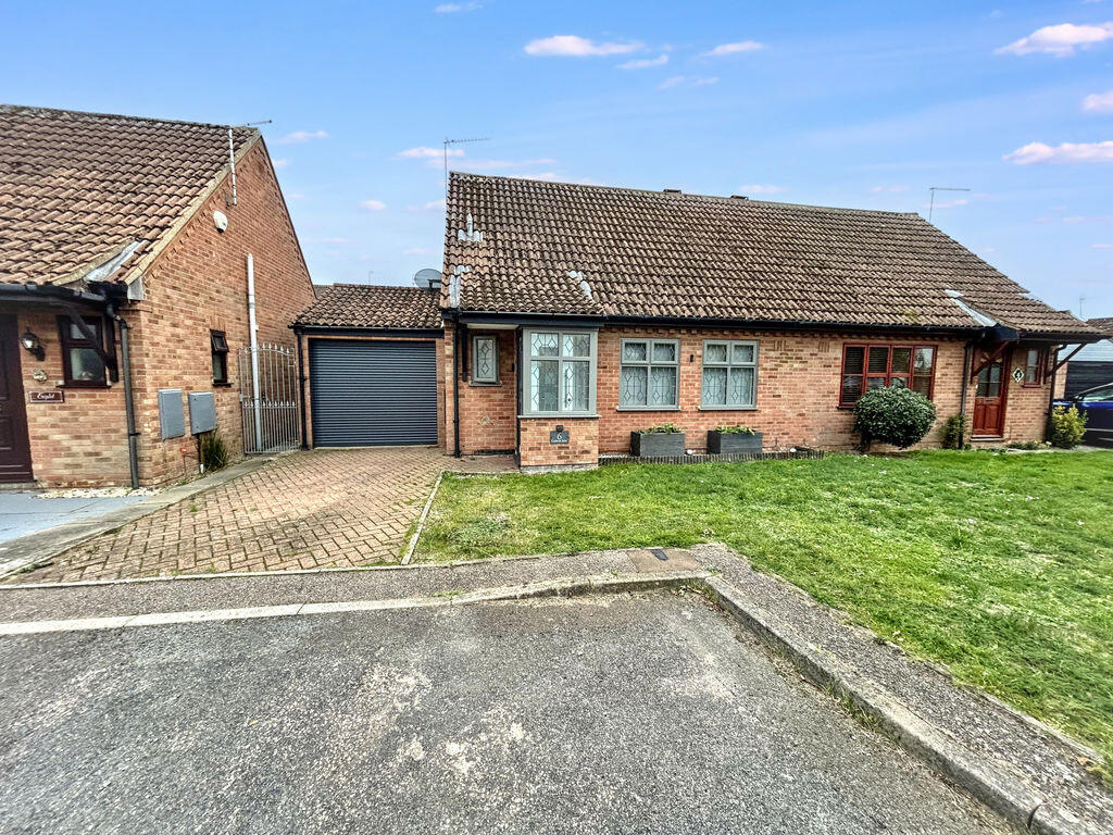 2-bed semi-detached on Clover Way, Bradwell, £250,000