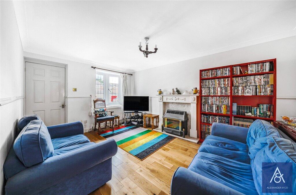 House in Brackley, Radstone Fields - View 2
