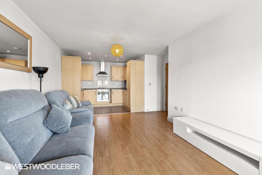 Apartment in Hoddesdon, High Leigh Garden Village - View 5