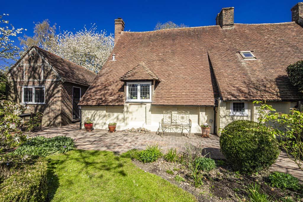 Weevil Cottage, Woodcote - More