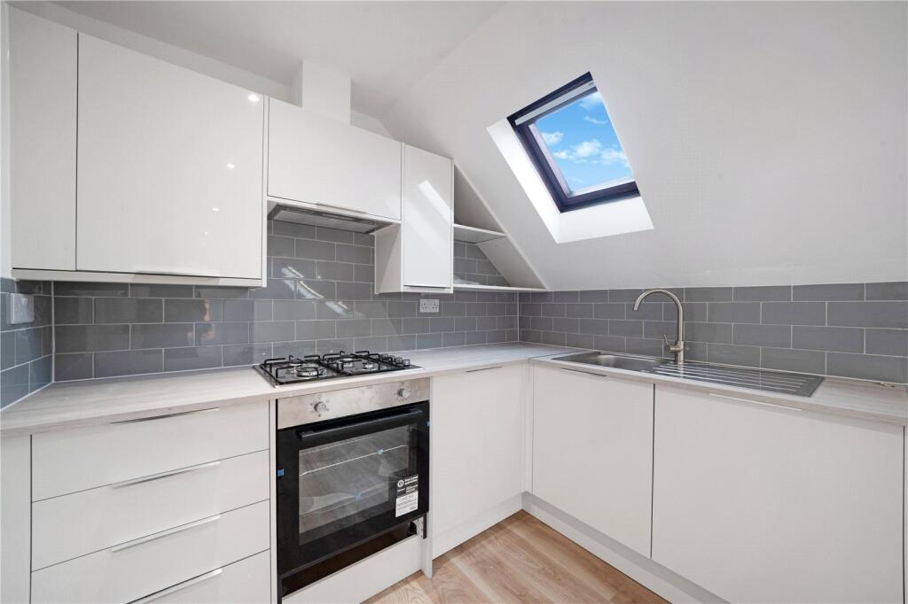 Cricklewood Lane, Willesden Green, NW2 photo 4