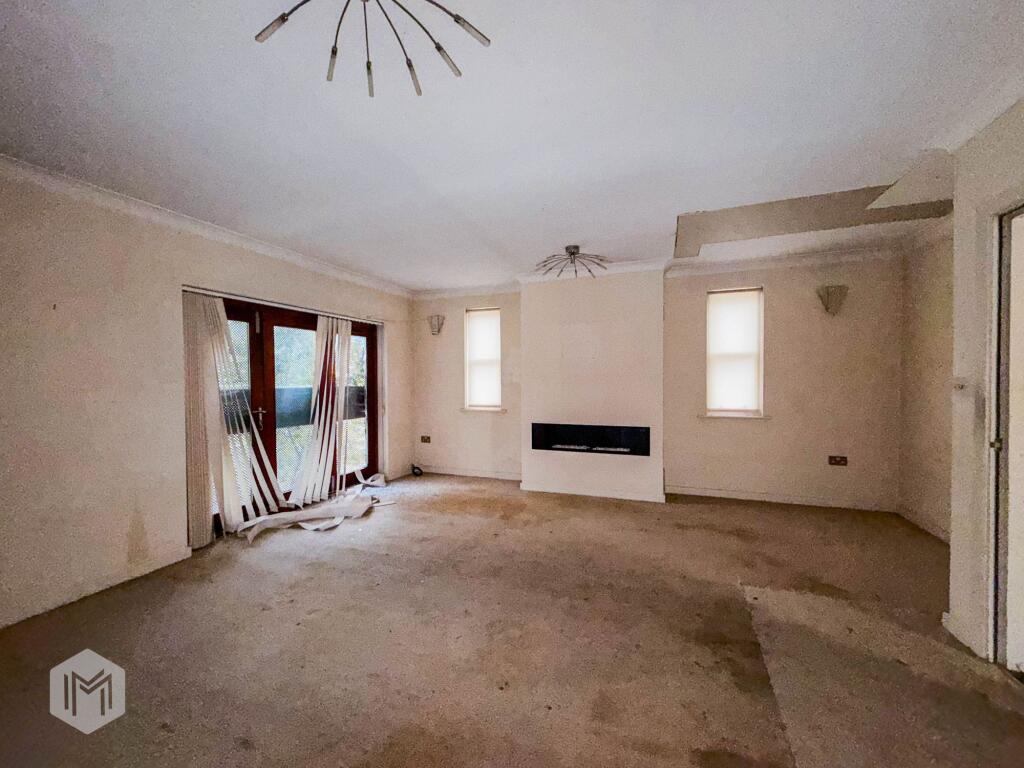 House in Warrington, Martinscroft, Woolston - More
