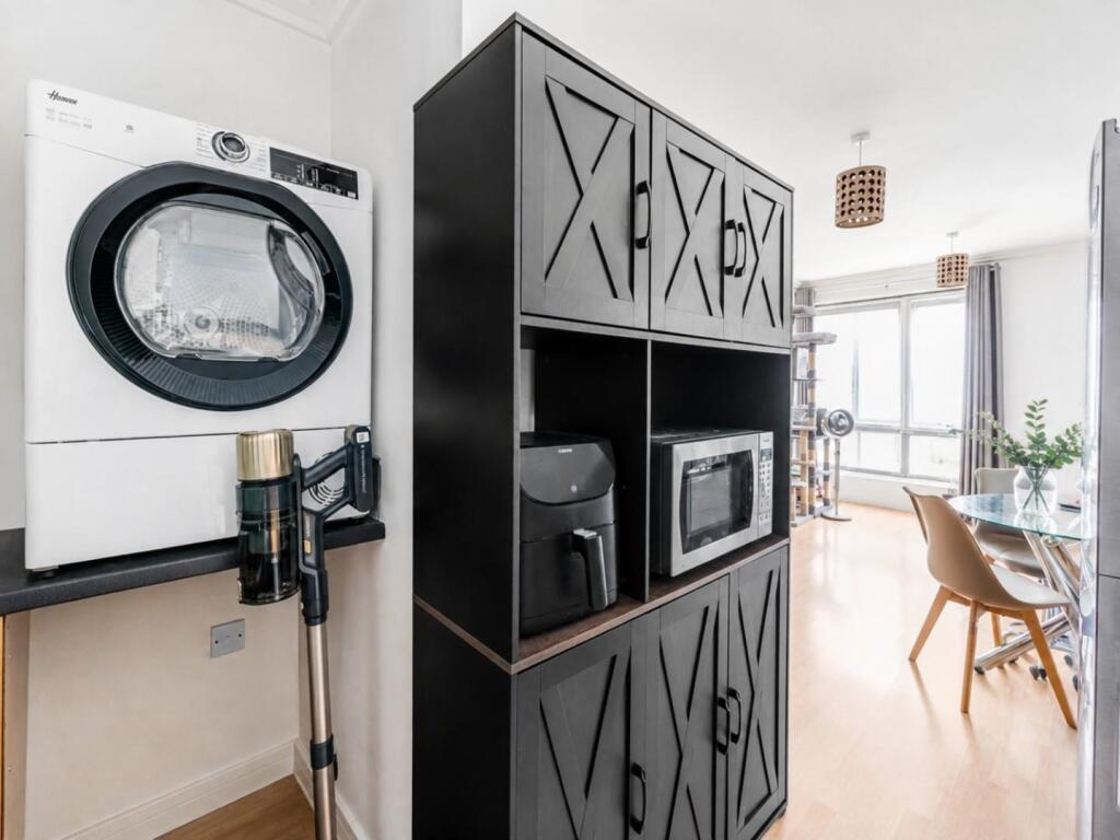 Apartment in London - View 5
