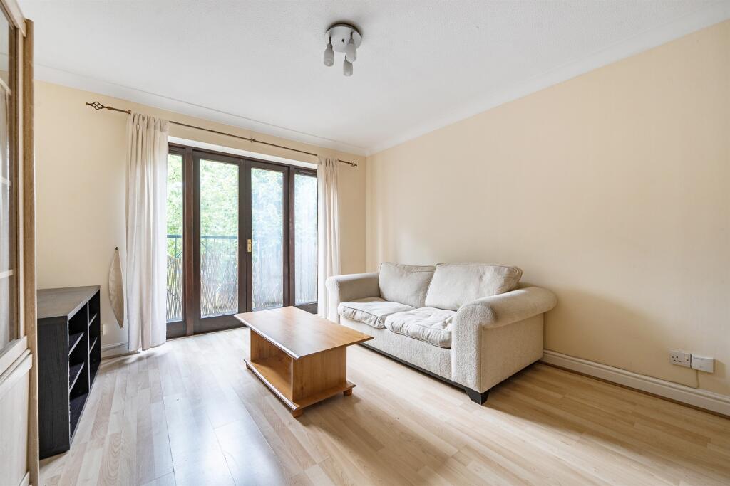Apartment in Slough - View 5
