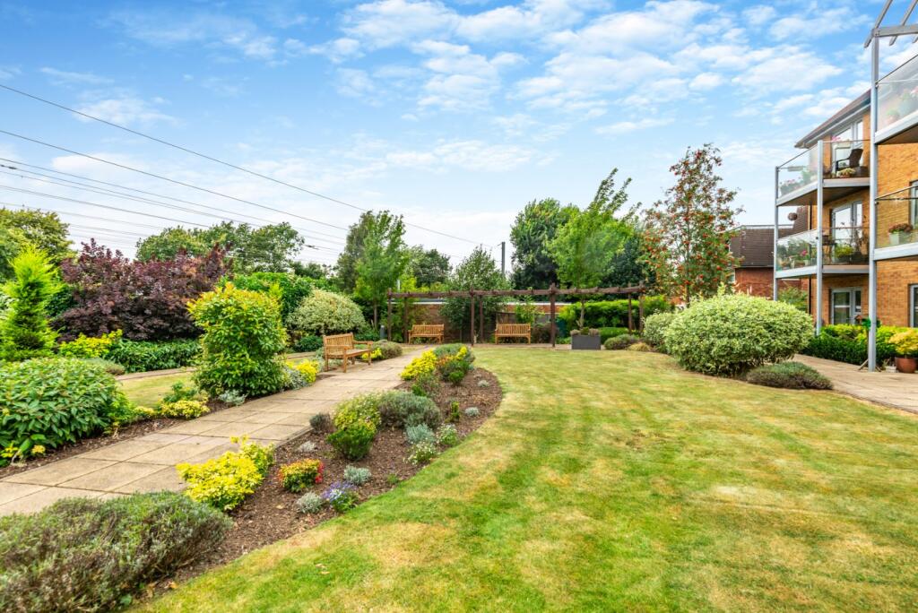 Apartment in St Albans - View 3
