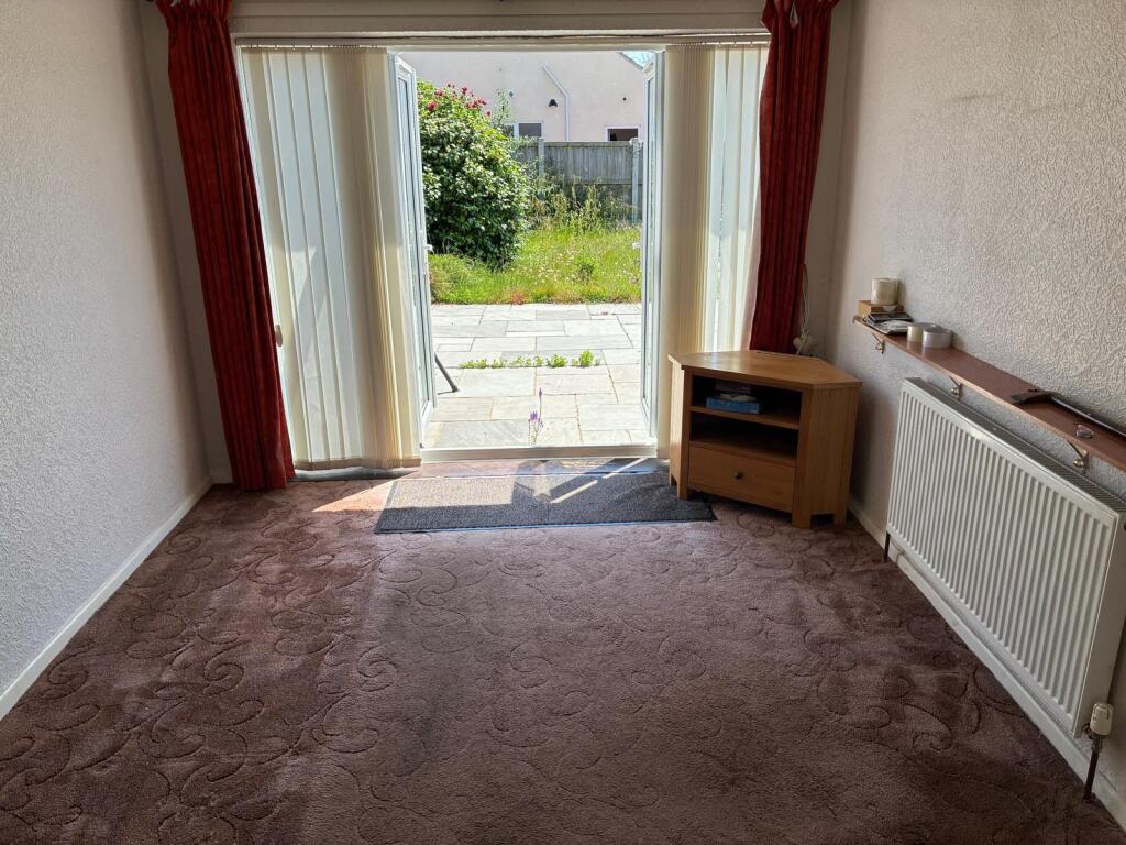Dove Crescent, Dovercourt, Essex photo 3
