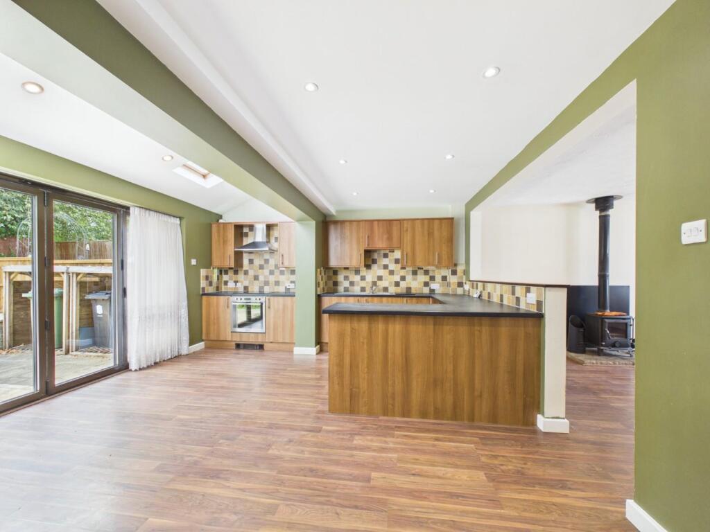 House in Gloucester - View 5