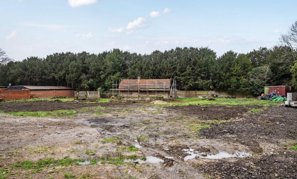 Main image of property: Land to the rear of 46 Benbow Waye, Uxbridge, Middlesex, UB8 2EY